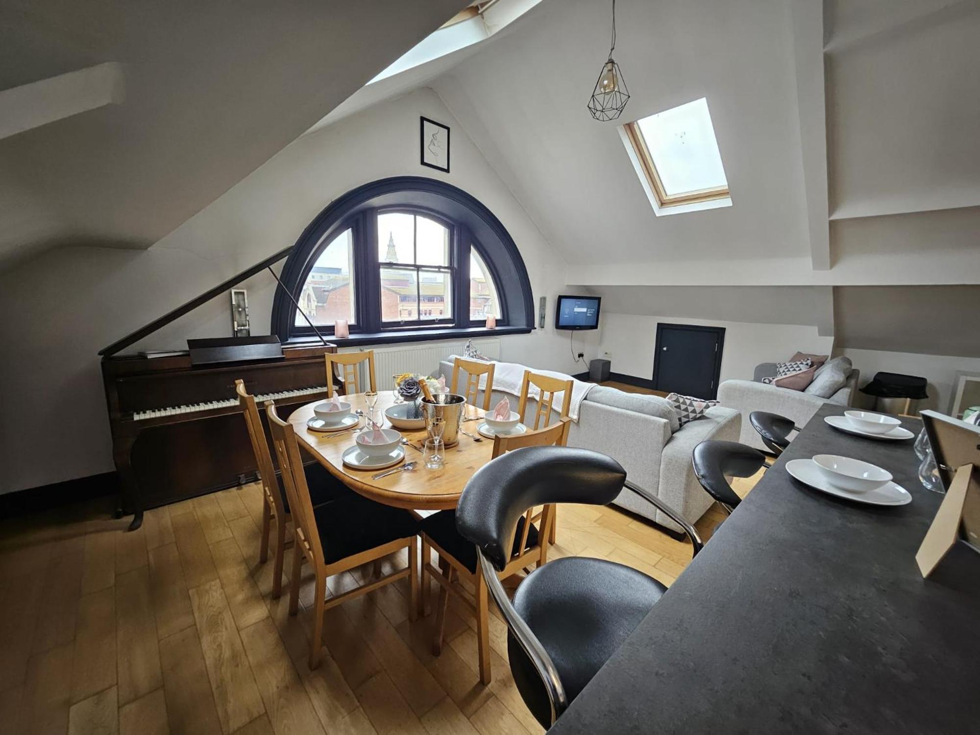2 Bedroom City Centre Penthouse Loft Apartment Ліверпуль Екстер'єр фото