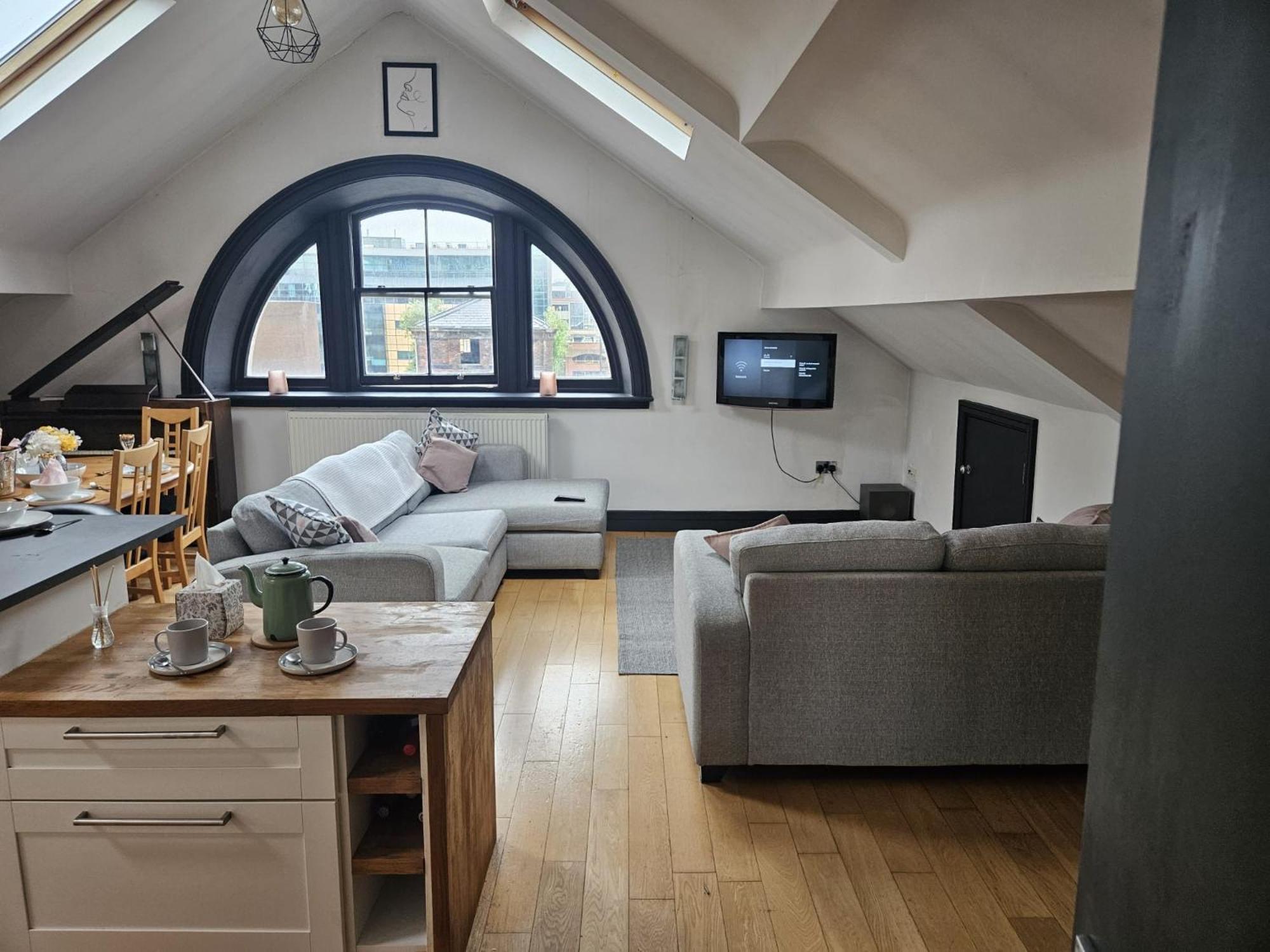 2 Bedroom City Centre Penthouse Loft Apartment Ліверпуль Екстер'єр фото